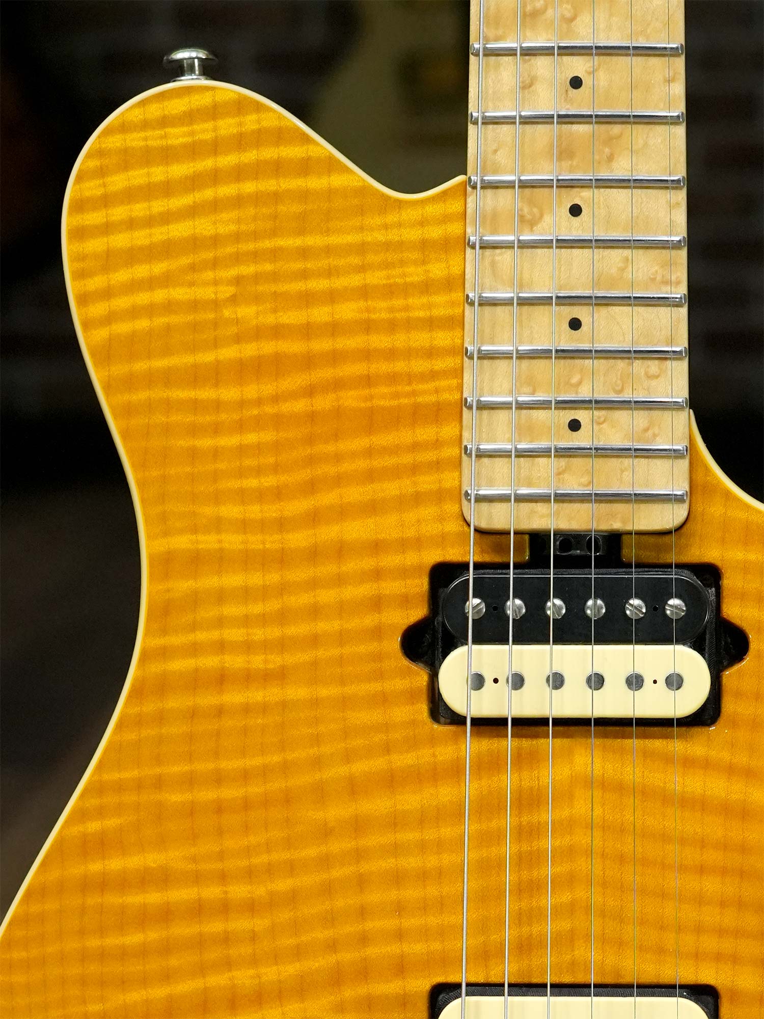 Music Man Axis ”Premium Top” Translucent Gold